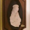 Scultura raffigurante la Madonna in gesso su base pallissandro 43,5x26 cm