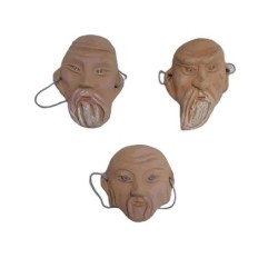 Tre maschere in terracotta